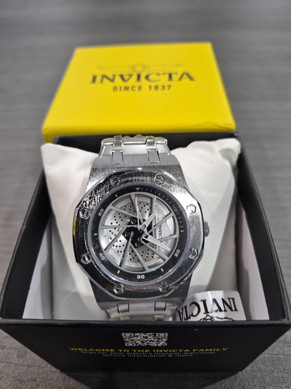 Invicta 69486 Men's Silver Speedway Rim
